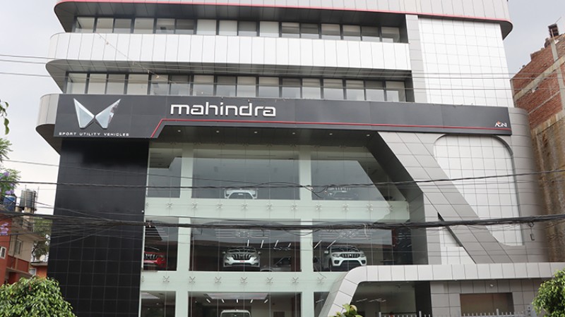 ठडियो महिन्द्राको नयाँ सेल्स टावर, लिफ्टबाटै गाडी तलमाथि (भिडियो रिपोर्ट)