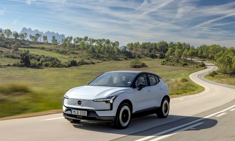 विश्वभर चर्चा कमाइरहेको भोल्भो ‘इएक्स’३०’, मूल्य पनि आकर्षक_img