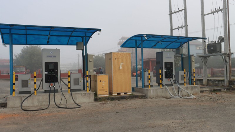 प्राधिकरणको क्षमतालाई गिज्याइरहेका चार्जर, ईभीमा सकसपूर्ण हाइवे यात्रा