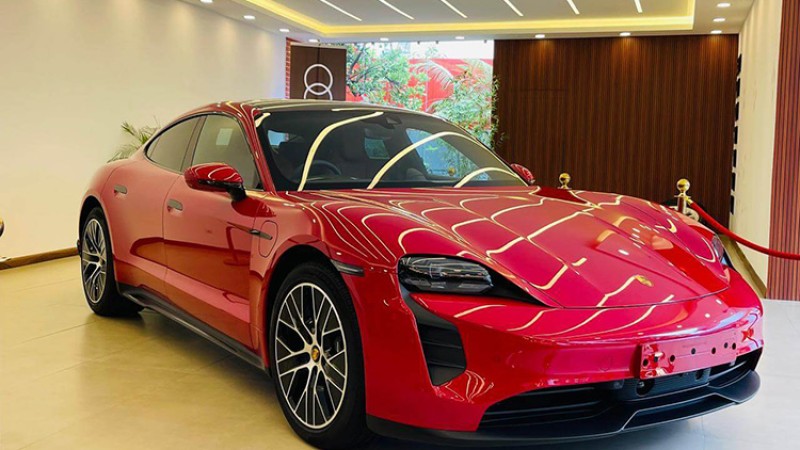 ४ करोड ५० लाख पर्ने ‘पोर्श्चे टायकन’ इलेक्ट्रीक कार नेपालमा