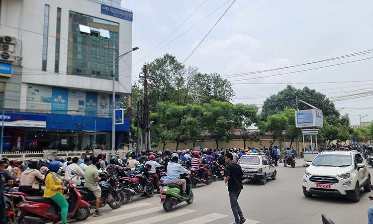 सरकार र ट्यांकर चालक बीचको वार्ता मिल्यो, आजैदेखि इन्धन ढुवानी हुने_img