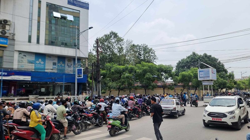 पेट्रोलको हाहाकार, निजी पम्पमा छैन तेल