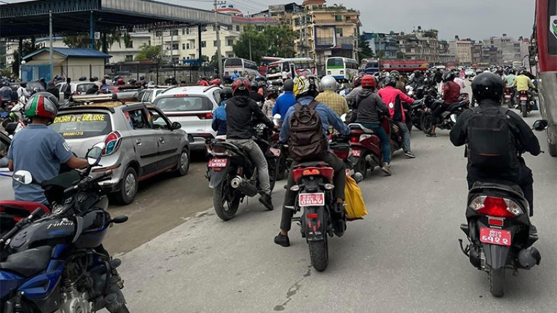 मूल्य घटेपछि अधिकांश पेट्रोल पम्प बन्द, उपभोक्तालाई सास्ती