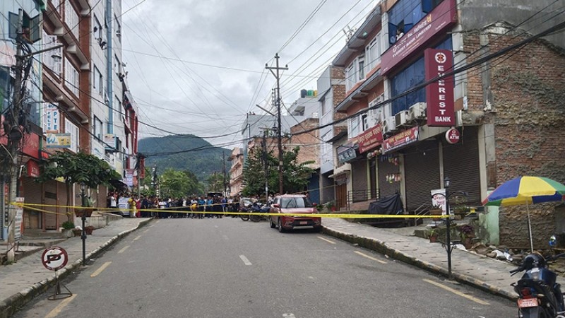 धादिङमा पार्किङमा राखेको कारमा अज्ञात व्यक्तिले सुटकेस छाडेर हिँडेपछि…