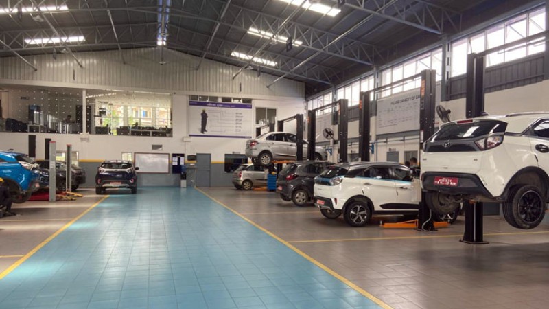 विद्युतीय गाडी बेच्न प्रतिस्पर्धा, छैन सर्भिस