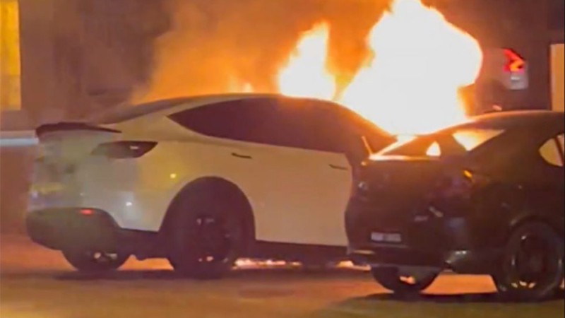 मर्सिडिजको ईभीमा आगो लागेपछि कोरियामा नियम नै फेरियो