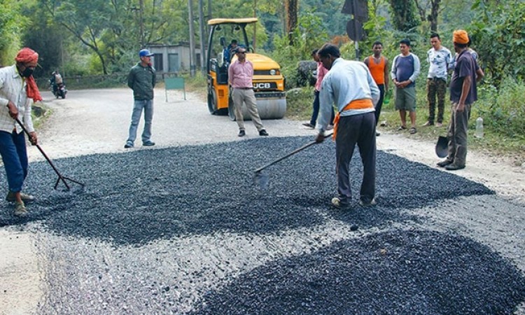सरकारले ५ महिनामा सडक मर्मत/निर्माण शीर्षकमा उठायो ७ अर्ब कर_img