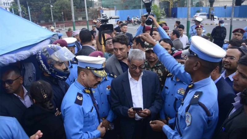 ट्राफिक नियम तोड्नेलाई ई-चीट