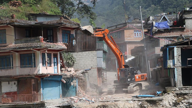 कोदारीको पहिरो पन्छाइयो, कहिलेबाट चल्छन् गाडी ?