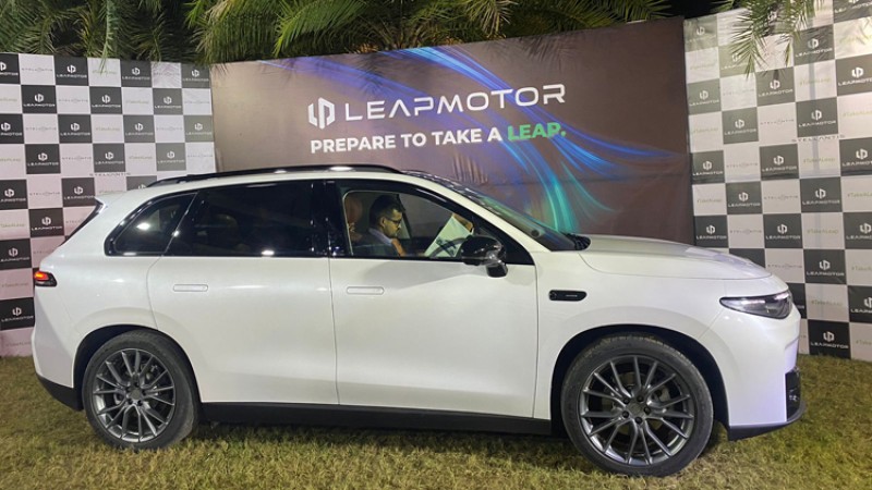 चितवनबाट बिक्री सुरु भयो लीप मोटर्सको सी-१०