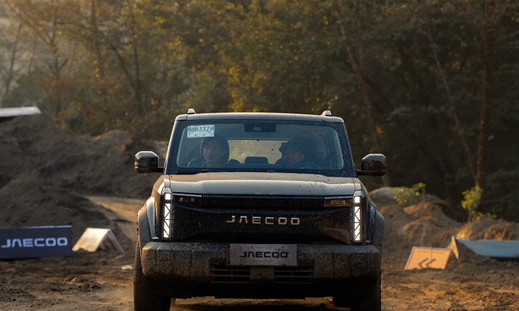 जेको जे-६ अल ह्वील ड्राइभ मोडललाई ट्रयाकमा चलाएर हेर्दा…_img