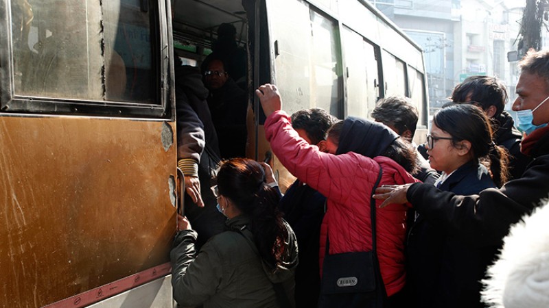 विद्यार्थीलाई गाडी भाडामा ४५% छुट अनिवार्य लागू गर्न निर्देशन