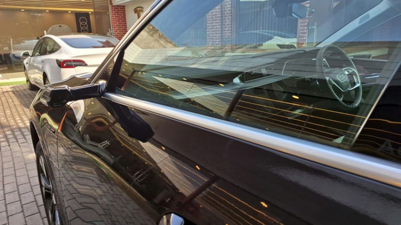 नेपाल आयो ‘लुकिङ ग्लास’ नभएको ईभी, यस्तो छ मूल्य