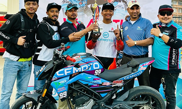 ‘रेस वार’को विजेता बने सीएफमोटो २५० एनके राइडर दिलिप दनुवार_img