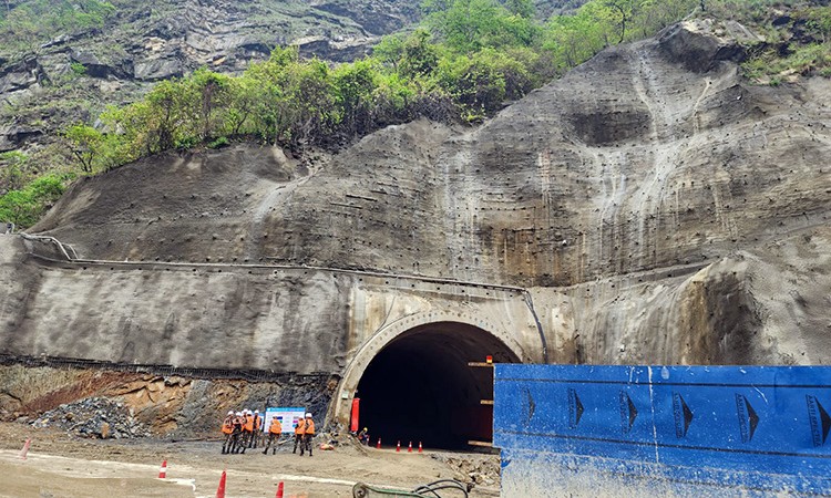 सिद्धबाबा सुरुङमार्गमा उपकरण जडानको तयारी, चालु वर्ष भित्र गाडी गुड्ने_img