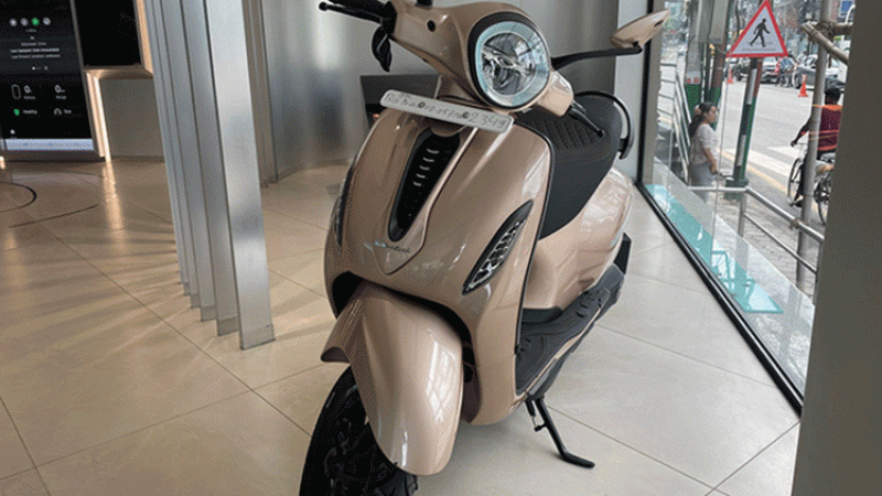 नक्साल शोरुममा आइपुग्यो बजाज चेतक स्कुटर, कहिले हुन्छ सार्वजनिक ?