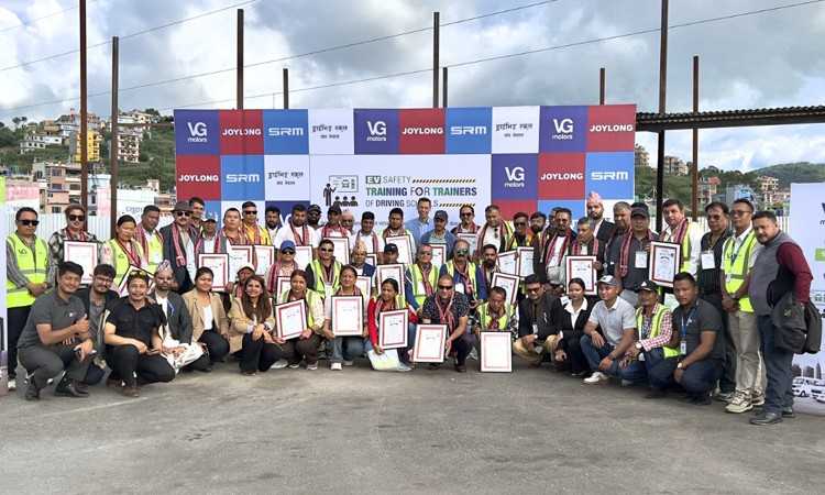 ड्राइभिङ सेन्टरका प्रशिक्षकलाई ईभी चलाउने तालिम प्रदान_img