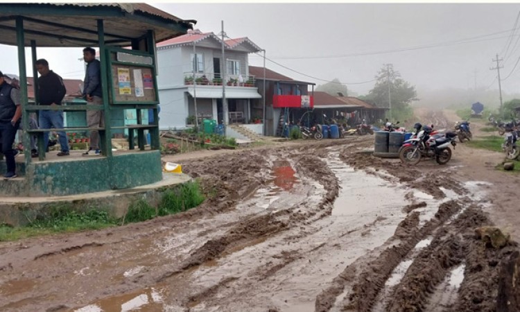 ३३ वर्षमा पनि बनेन प्रधानमन्त्रीको क्षेत्रको सडक_img