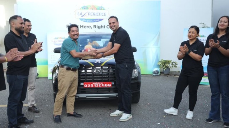 लक्ष्मी इन्टरकन्टिनेन्टलले दियो ‘फेस्टिभ डिलाइटका’ विजेतालाई हुन्डाई भेन्यू