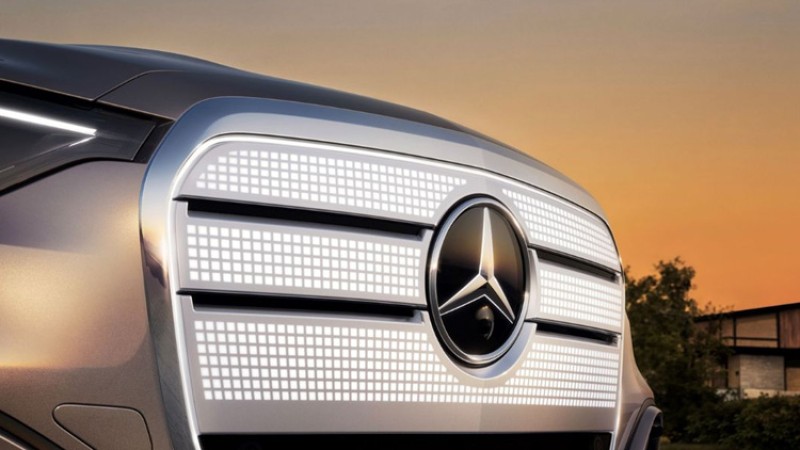 मर्सिडिजले नयाँ एसयूभीको फ्रन्ट ग्रिलमा दियो ९४२ एलईडी लाइट