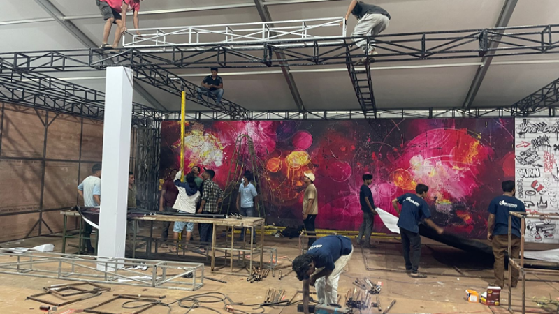 यसरी तयार हुँदैछ नाइमा मोबिलिटी एक्स्पोका स्टलहरू (फोटोफिचर)