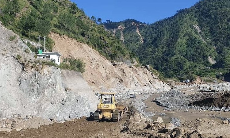 चाडवाडमा सहज बनाउन बीपी राजमार्ग पुनः मर्मत गरिँदै_img