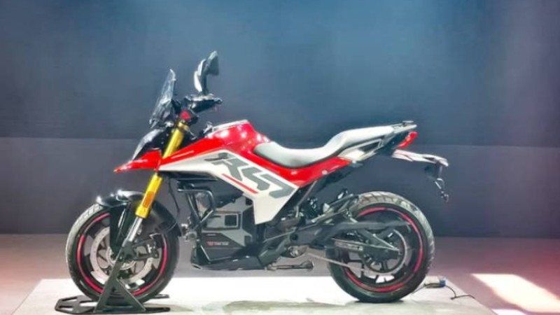 कारमा हुने फिचर भएको डबल पर्पस इलेक्ट्रीक मोटरसाइकल सार्वजनिक