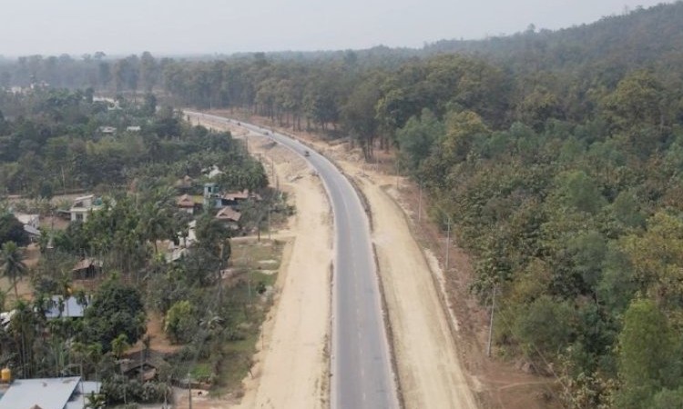 १० वटा ओभरपास सहित धमाधम निर्माण हुँदै काँकडभिट्टा-लौकही सडक, यस्तो छ प्रगति_img