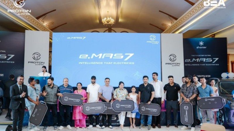 बुटवलमा शोरुम खुल्नु अघि १० ग्राहकलाई प्रोटोन इमास सेभेन हस्तान्तरण