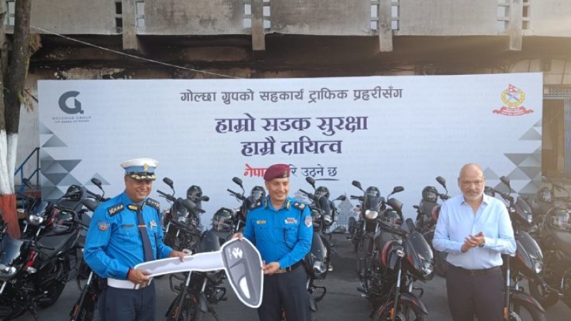 गोल्छा ग्रुपले ट्राफिक प्रहरीलाई दियो २० वटा मोटरसाइकल