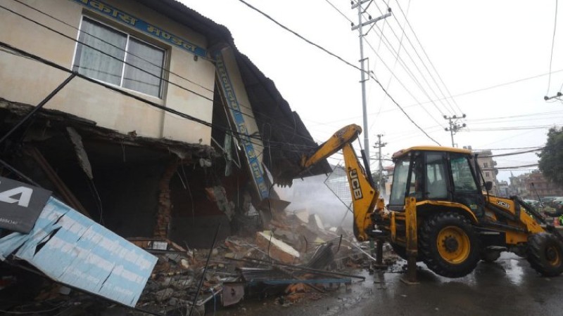 लगनखेल क्षेत्रमा महानगरले चलायो डोजर