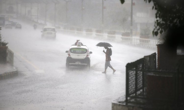टाढाको यात्र नगर्न आग्रह, सडकको अवस्था हेरी सवारी संचालनमा रोक लगाइने_img