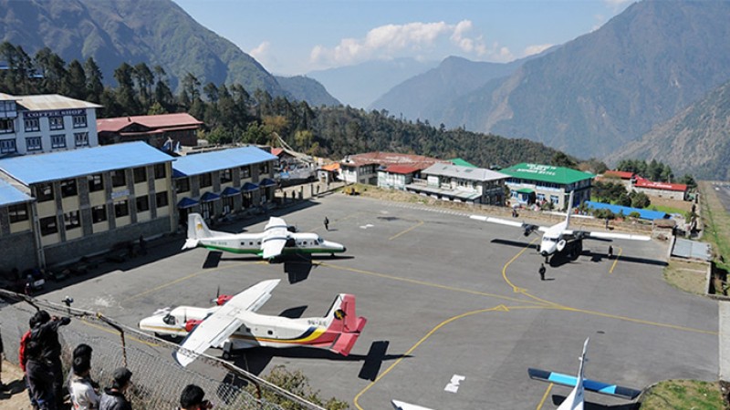 लुक्कामा एकैदिन ३०० हवाई उडान