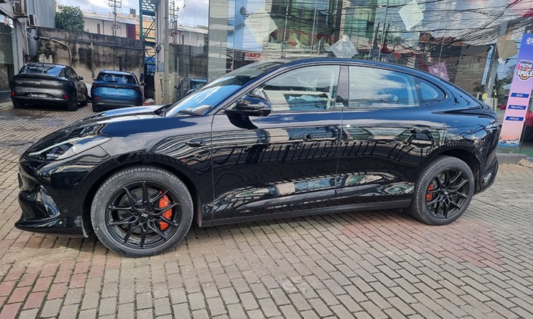 एमजी आइएम सिक्सको डेलिभरी सुरू, धमाधम टेस्ट ड्राइभ चल्दै_img