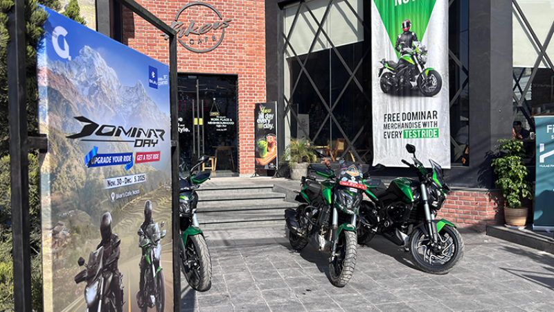 बजाज डोमिनार किन्दा राइडिङ गियर निःशुल्क