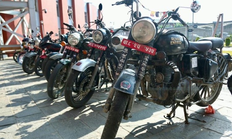 महँगा मोटरसाइकल चढेर जेन-जी आन्दोलन, प्रहरीले गर्यो सार्वजनिक_img