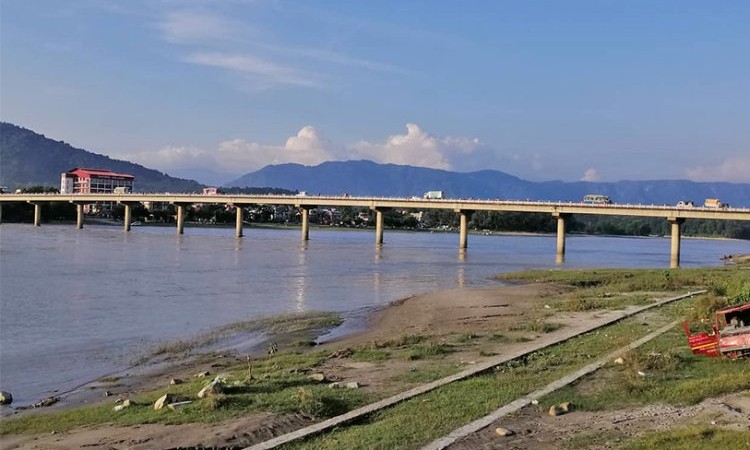 नारायणी पुलमा दुई रात गाडी चलाउन रोक_img