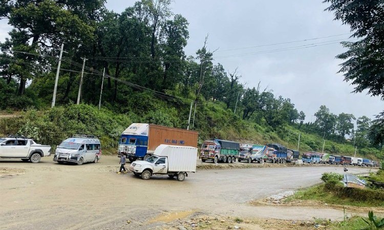 शीतले दाउन्ने खण्डमा सवारी आवगमन प्रभावित_img