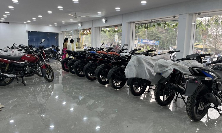 मोटरसाइकल आयातमा बजाजको छलाङ, कुन मोडलका कति ल्यायो ?_img