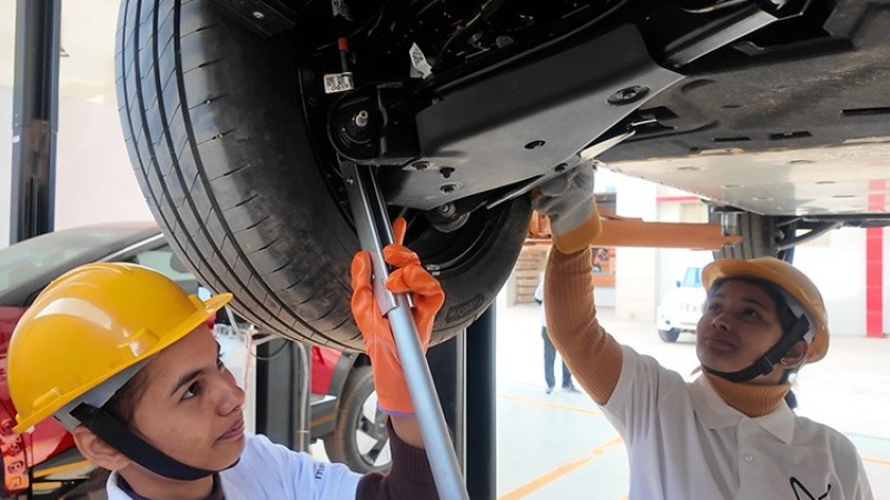 आधा दर्जन महिला टेक्निसियनले चलाएको महिन्द्राको सर्भिस सेन्टर (भिडियोसहित)