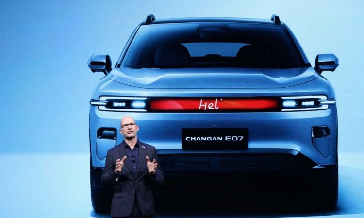 बीएमडब्लूका पूर्व डिजाइन प्रमुख, जसले दिए ‘दीपल ई ०७’को स्वरूप_img