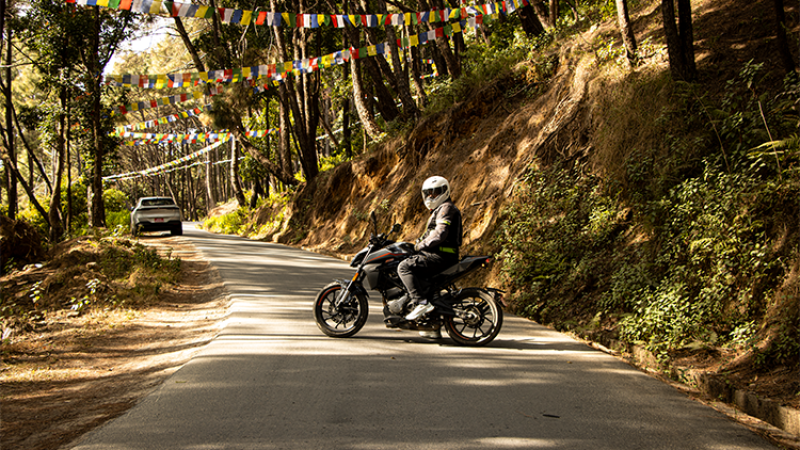 सीएफ माेटाे ३०० एनके टेस्ट राइड :  मूल्य अनुसारको पर्फमेन्स (भिडियो)