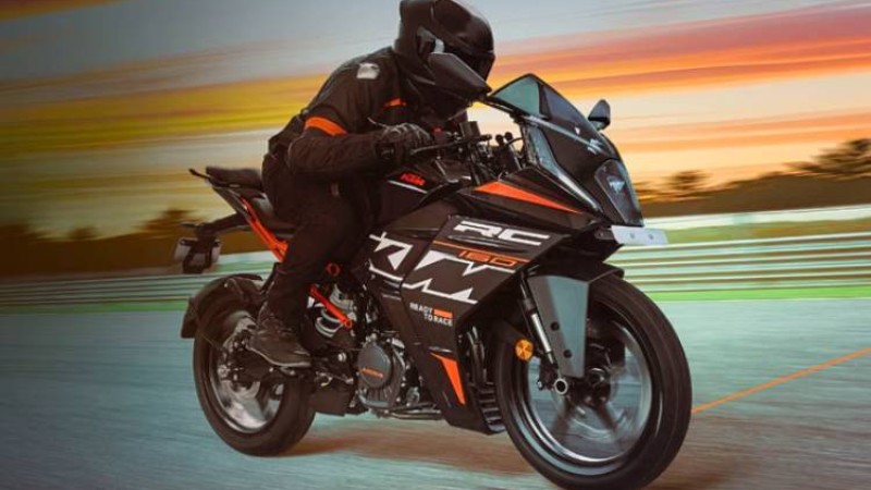 आयो यामाहा आर १५ को प्रतिस्पर्धी केटीएम आरसी १६०