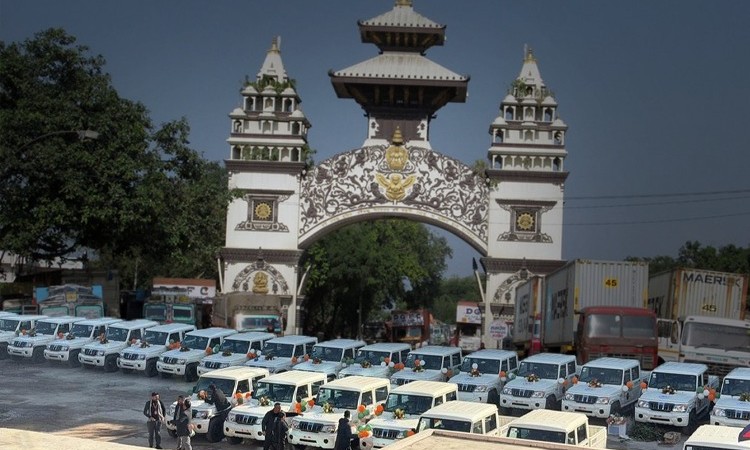 निर्वाचनका लागि भारतले दिएका ४८२ गाडी नेपाल भित्रिए_img