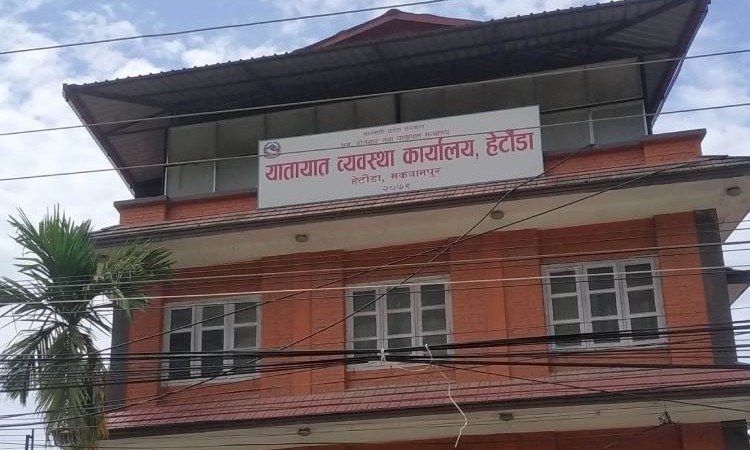 सवारी सरुवाका लागि साढे ११ हजार घुस, यातायातका अधिकृत पक्राउ_img