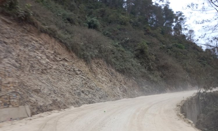 धुलिखेल-खावा सडकमा आजदेखि राति सवारी चलाउन रोक, कालोपत्र गरिँदै_img