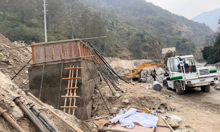 चीन जोड्ने मुख्य दुई व्यापारिक राजमार्ग दुई लेनमा विस्तार सुरू, ३ वर्षमा सक्ने_img