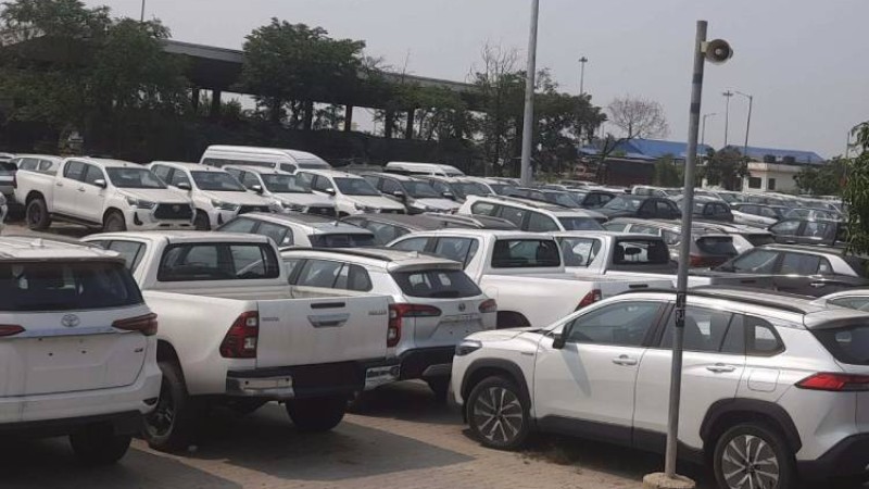 उपत्यकामा ७ महिनामै दर्ता भए पौने १२ हजार कार, कुन कति ?