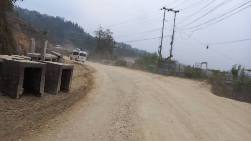 बिटुमिन अभावले २ महिनादेखि रोकियो धुलिखेल-खावा सडकको काम