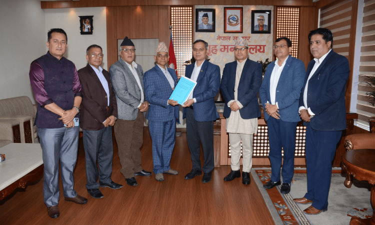 यातायात क्षेत्रमा सर्वोच्चको आदेश कार्यान्वयन सम्बन्धी आयोगले बुझायो प्रतिवेदन_img